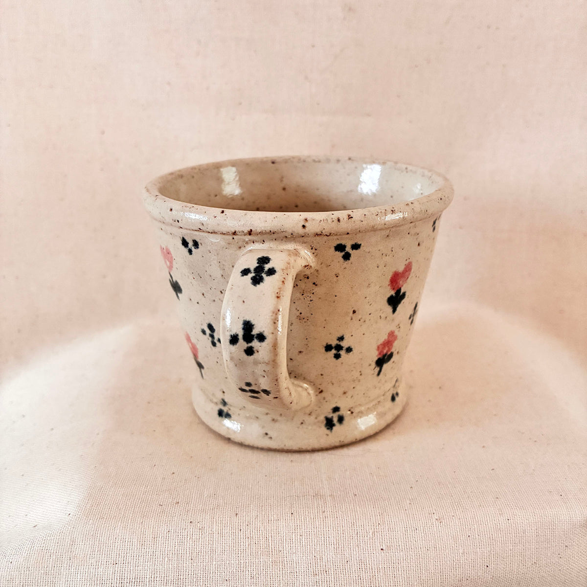 Taper Mug: Dotty Daisies