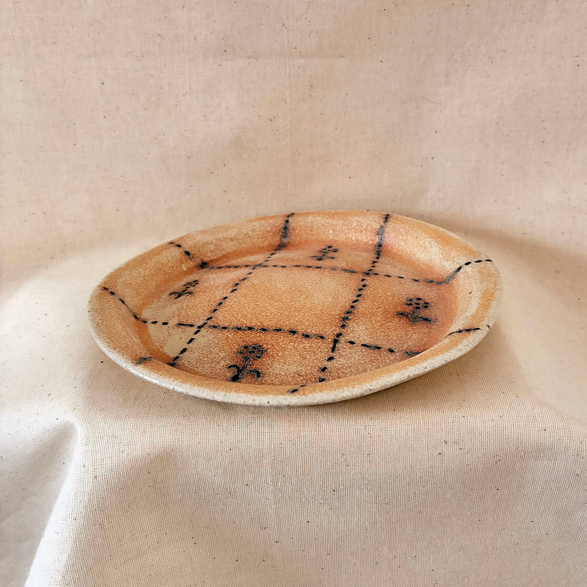 Small Rimmed Plate: Daisy Grid