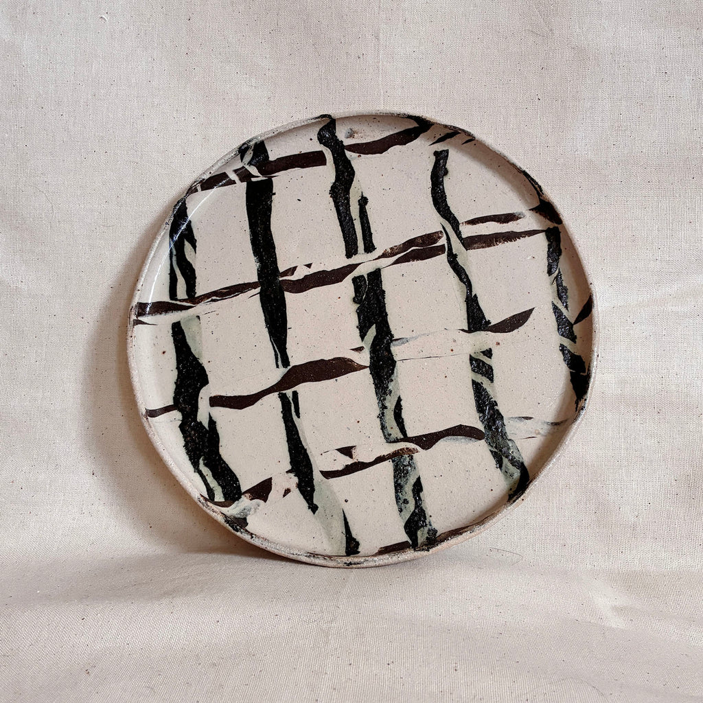 Rimmed Plate: Woven Strands