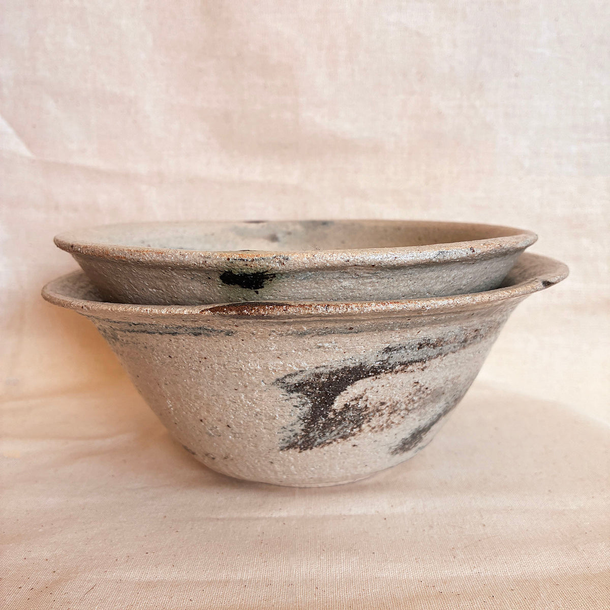Pair of marbled ramen bowls in grogged grey-white clay with bold black brushstroke marbling