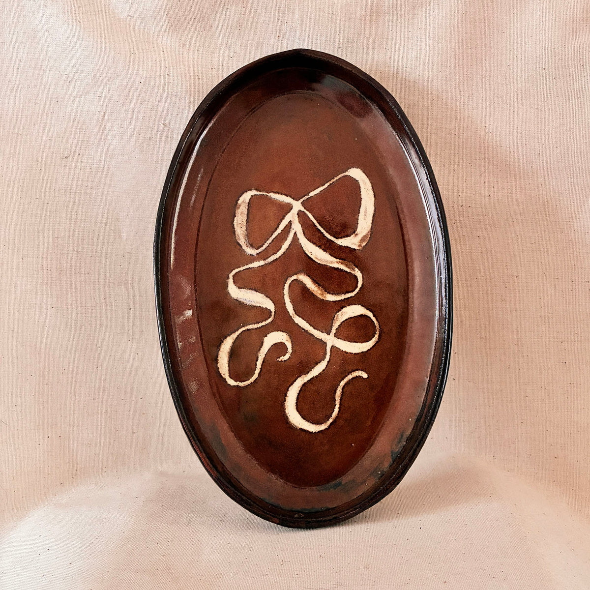 Oval Tray: Ribbon Bow